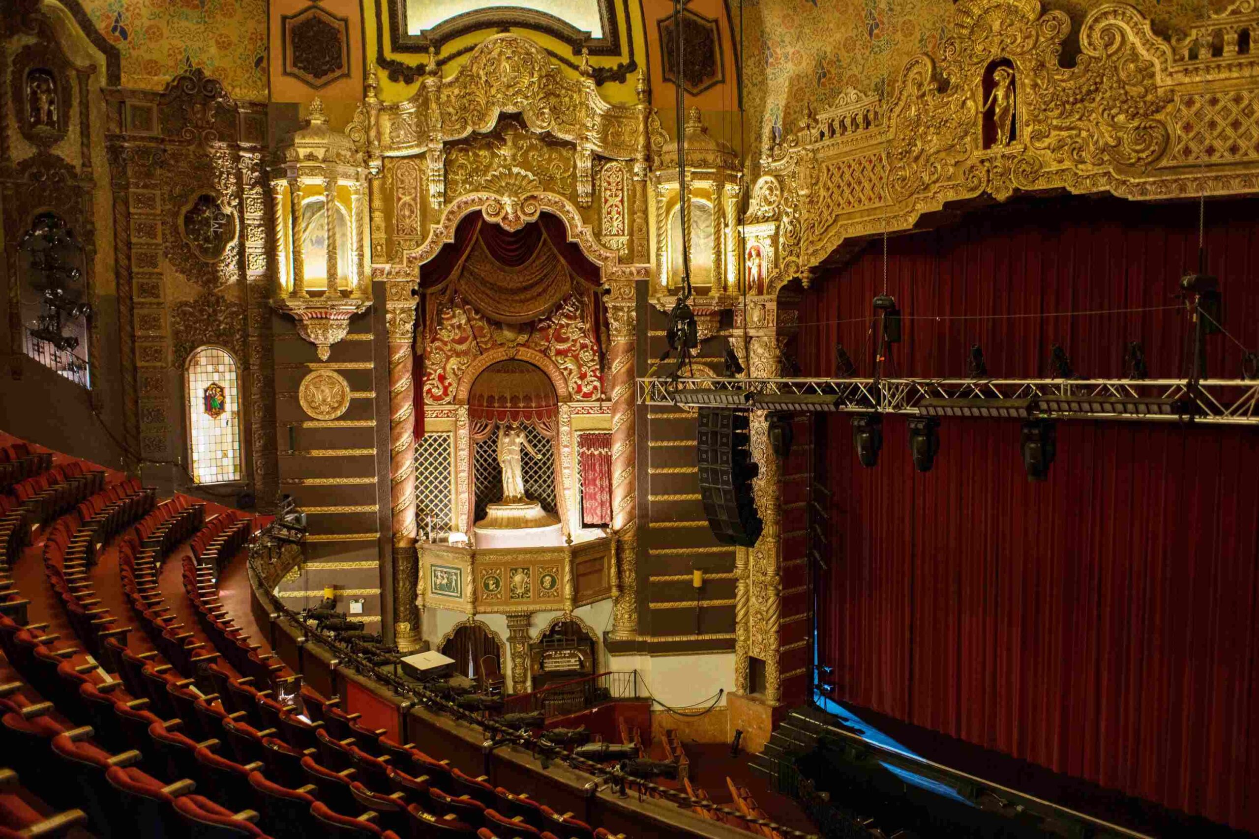 stgeorgetheatre_julienneschaer_011_4b92c4bb-09c3-9059-d771f0ffa2d8251b stgeorgetheatre_julienneschaer_011_4b92c4bb-09c3-9059-d771f0ffa2d8251b
